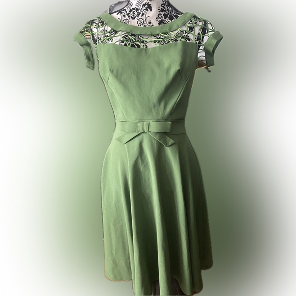 Tatyana Sierra classy yet sexy professional pin up dress - Picture 1 of 8